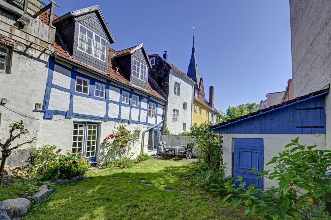 Fewo1846 - Villa Windschief - Uriges Fachwerkhaus Auf 3 Ebenen Mit Garten Im Stadtzentrum Flensburg Luaran gambar
