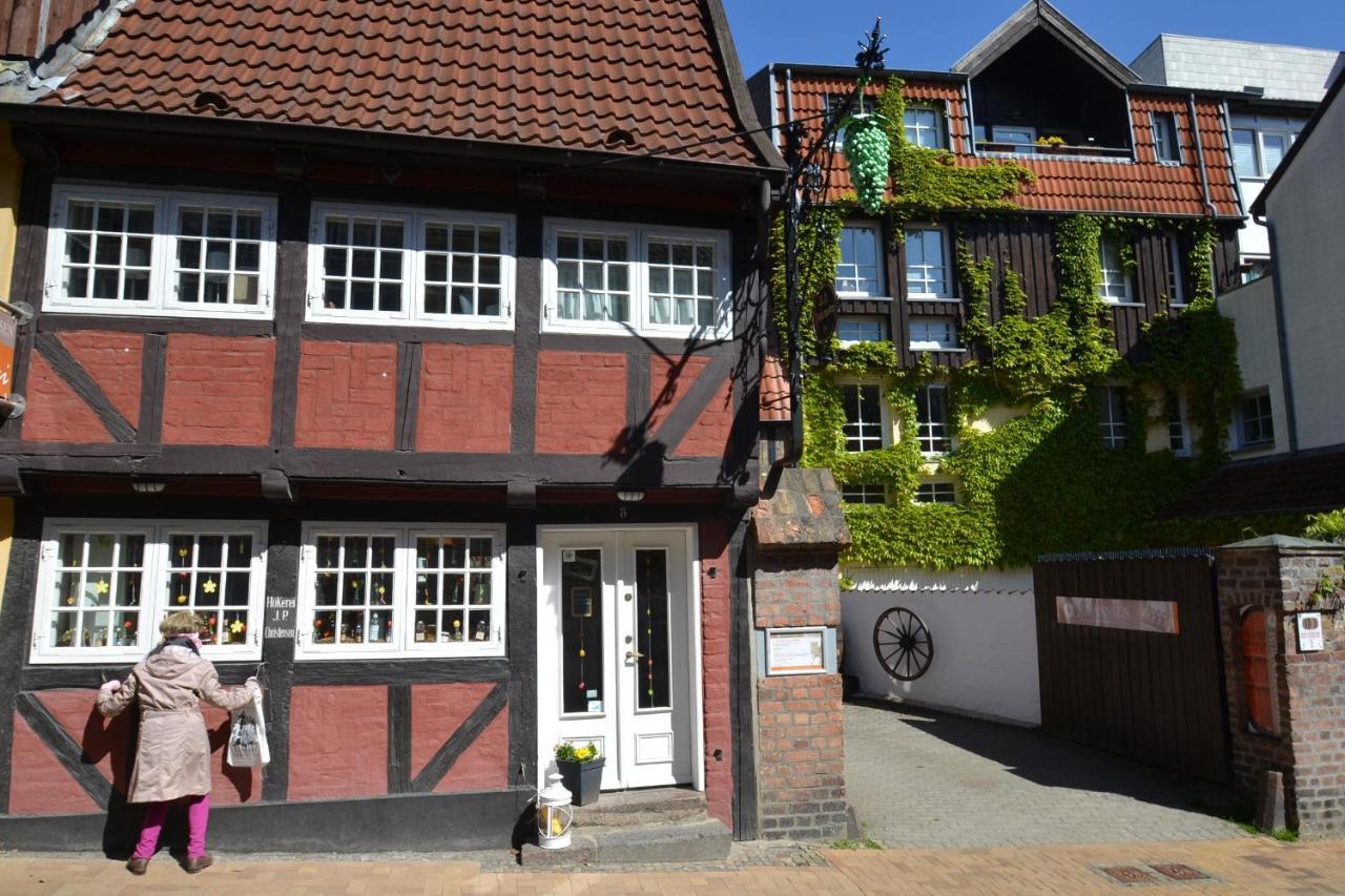 Fewo1846 - Villa Windschief - Uriges Fachwerkhaus Auf 3 Ebenen Mit Garten Im Stadtzentrum Flensburg Luaran gambar